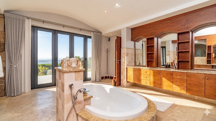 7 Bedroom Property for Sale in Pezula Private Estate Western Cape